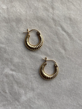 Load image into Gallery viewer, Vintage 14K Gold Ribbed Hoops
