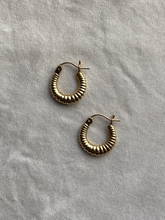 Load image into Gallery viewer, Vintage 14K Gold Ribbed Hoops
